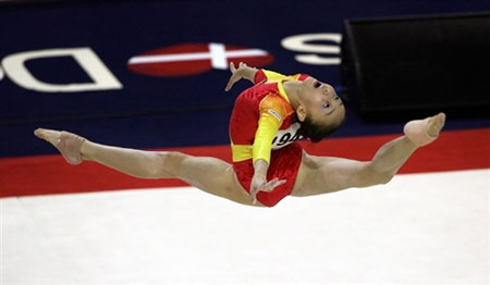 图文：体操世锦赛中国女团夺冠 庞盼盼出色表现