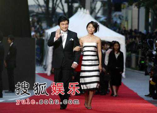组图：东京电影节开幕式红地毯明星秀