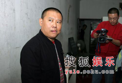 德云社成立十年侯跃华泪满眶 郭德纲傻笑不止