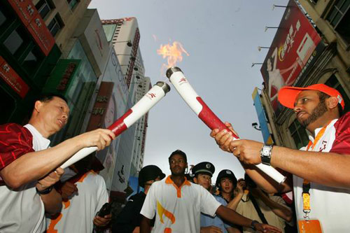 最新图片 南方都市报 2006年10月24日下午,第15届多哈亚运会火炬