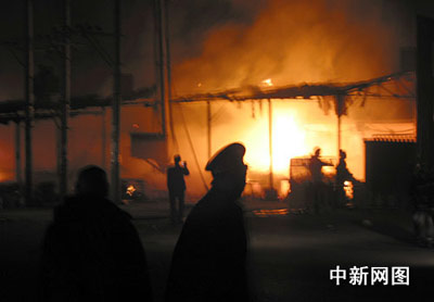 北京朝阳区北双桥农贸市场遭火灾 十余摊位焚