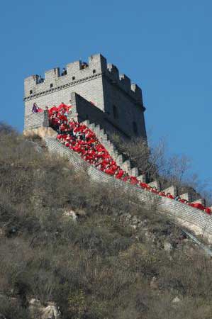 奥运活动 微笑北京 我们在长城传递微笑 现场图片        2006年10月