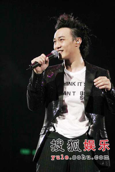 陈奕迅06上海个唱开发布会 签名门票馈赠歌迷