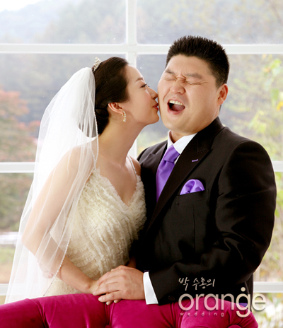 姜虎东公开结婚照满面幸福 12日正式完婚(图)