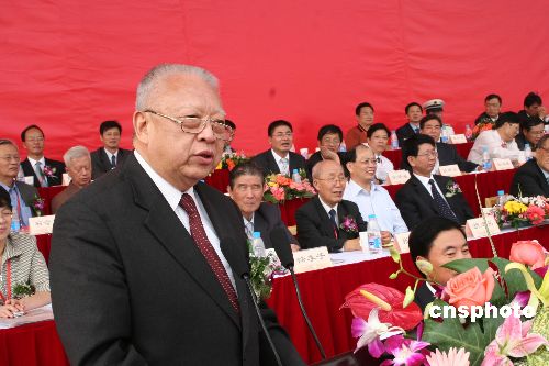 资料图:全国政协副主席董建华.