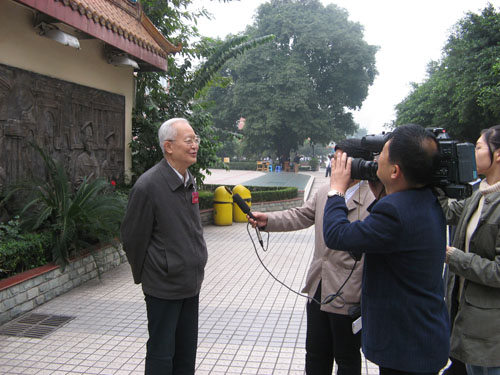 委员会副主任,民进中央副主席,中国科学院院士蔡睿贤接受电视台采访]