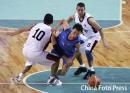 图文：亚运男篮巴勒斯坦70-78蒙古 双方拼抢