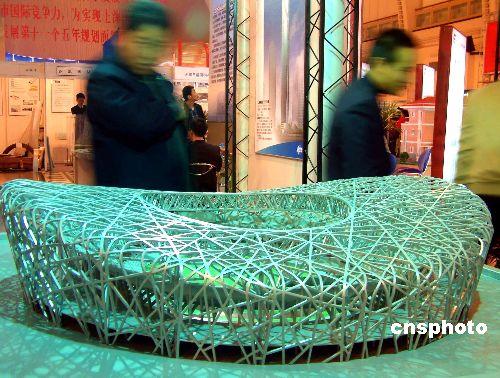 图文：“鸟巢”模型亮相上海钢结构展现场