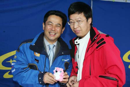 在维修区,对于本站赛事有着极大期望的斯巴鲁汽车(中国)有限公高清图片