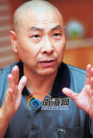 综合 海南日报张连祥:    甘当绿叶衬红花   在《红灯记》中饰演鸠山
