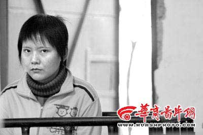 11月16日,索小利在华阴市看守所内,接受警方提审 本报记者 宁峰 摄