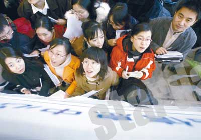 北京3万研究生涌入招聘会 周末电子信息类双选