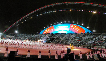 图文：多哈亚运开幕式点火仪式 体育场五星红旗