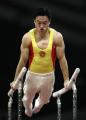图文：男子体操团体中国夺冠 杨威参加双杠比赛