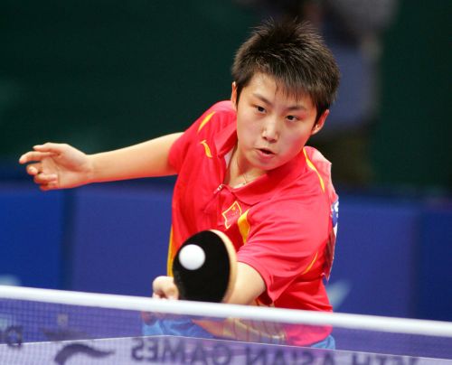 图文:亚运会乒乓球女单半决赛 郭跃正手推挡