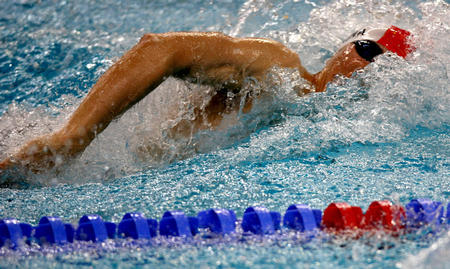 图文:男子100米自由泳陈祚夺冠 勇破亚洲记录