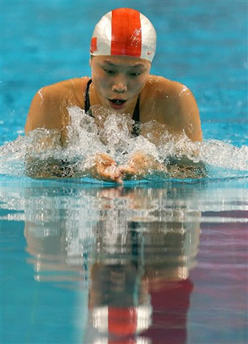 图文:齐晖摘女子200米蛙泳金牌 
