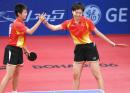 图文：乒乓球女双中国夺冠 李晓霞郭跃击掌庆祝