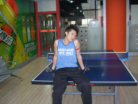 图文：CCTV奥运舵手全国80强选手 亓克在乒乓球馆