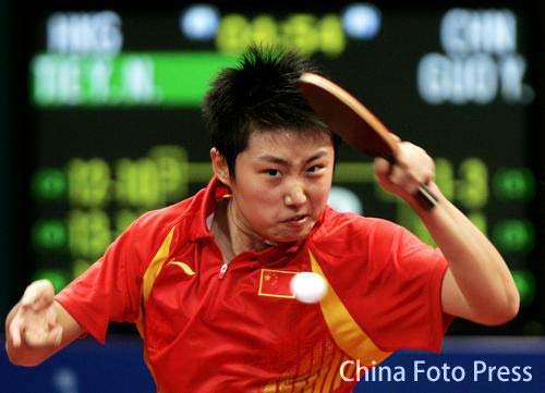 图文:亚运会乒乓球女单夺冠 郭跃大力回球