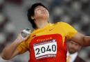 图文：中国选手夺女子铅球金银牌 李玲在比赛中
