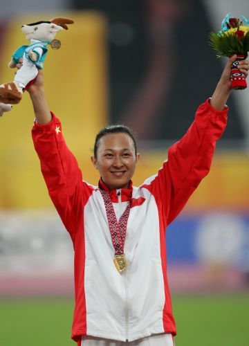 图文：亚运会女子100米栏决赛 刘静庆祝胜利