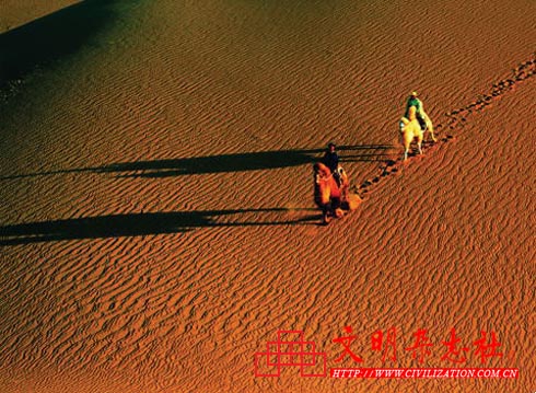 中国最美的沙漠:巴丹吉林水之谜