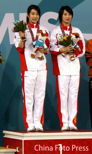 图文：郭晶晶、李婷获得女子双人三米板金牌 