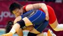 图文：女子自由式摔跤72公斤级 王旭压制对手