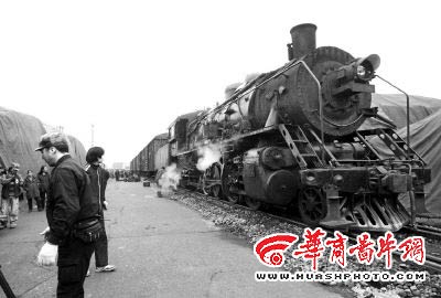 重庆大轰炸下月“再现” 蒸汽火车出风头(图) 