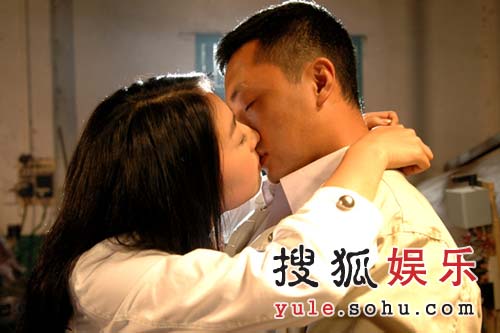 贾晓晨把富大龙当男朋友吻：二人都是银幕初吻