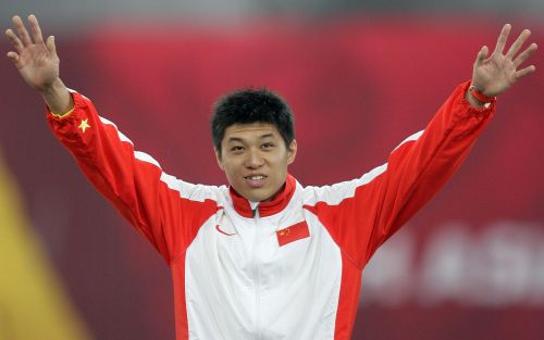 图文:亚运男子三级跳远决赛 李延熙挥手致意