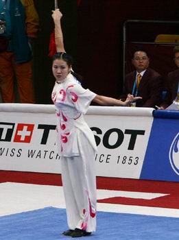 图文:女子长拳3项全能 马灵娟在剑术比赛中