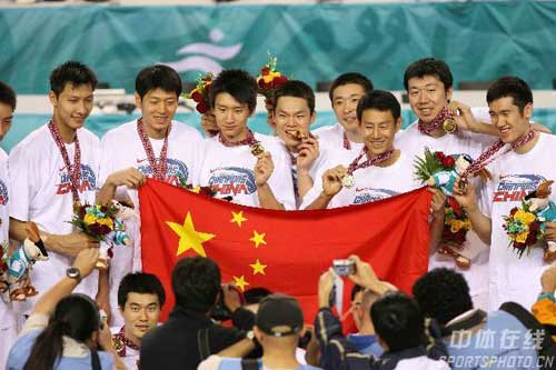 图文：男篮中国59-44卡塔尔夺冠 冠军全家福