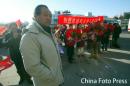 图文：中国亚运代表团抵京 许海峰在机场