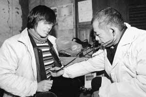 陈献武：从医30年情系艾滋病人的乡村医生