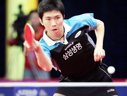 图文：世界乒乓球总冠军赛次日 柳承敏招法怪异