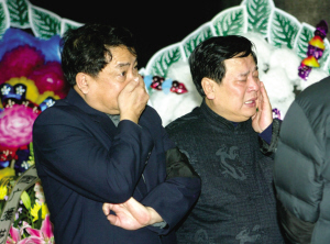 冯巩等徒弟彻夜守灵 德云社筹办演出纪念马季