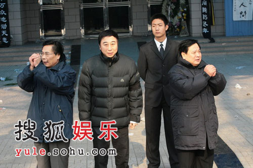 独家图片群众为马老送别笑林冯巩赵炎出面答谢