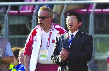 中国女足教练组重大改组 克劳琛携体能教练加