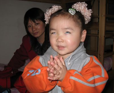 廊坊济慈之家爱心包裹31名盲童孤儿(组图)