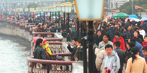 15亿人口的中国_历史上的2月15日 中国人口达12亿
