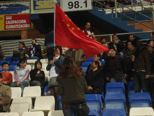 图文：国足1-3维尔瓦 西班牙的中国球迷