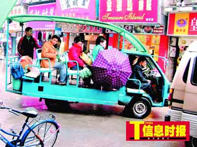 广州另类公交队伍兴起 方便市民却疏忽安全(图)