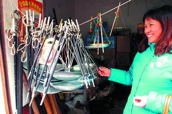 杆秤的买家不多,可他们心中都认为,还是用老器具踏实.