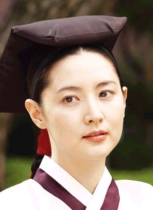 李英爱在《大长今》中饰演的传统韩国女性形象