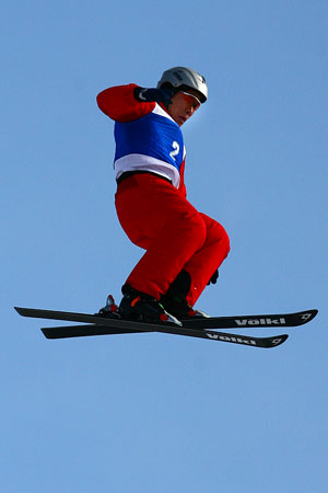 图文:韩晓鹏在自由式滑雪个人决赛 调整平衡