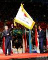 图文：亚洲冬季运动会闭幕式 交接会旗