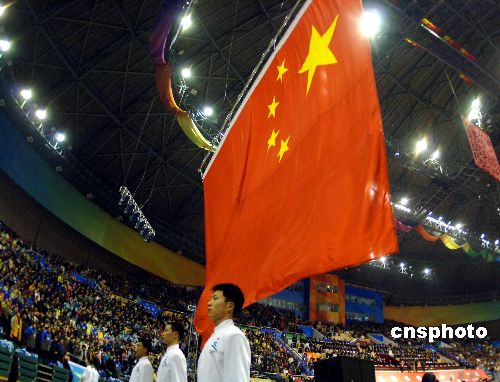 图文亚冬会闭幕式升旗仪式中国收获19枚金牌