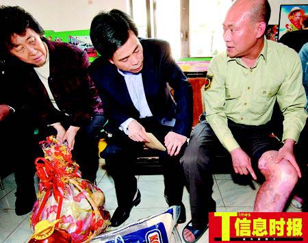 广州市委副书记称 近期未听发生面包车劫(图)